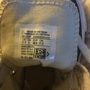 Converse Shoes - Toddler 11 1/2 Converse shoes in excellent shape! Converse Shoes - Toddler 11 1/2 Converse shoes in excellent shape!